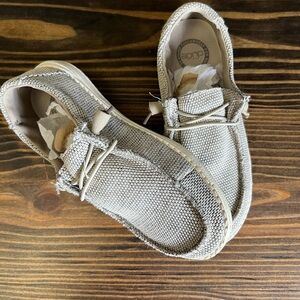 Buckle Exclusive Hey Dude Size 8